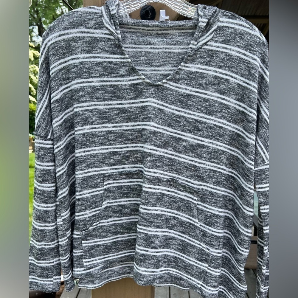 Urban Outfitters Women's Gray/White Striped Hoodie Sweater Top Cropped Size XS/S